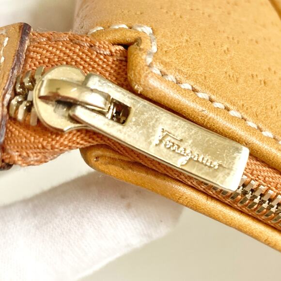 SALVATORE FERRAGAMO Lambskin Gancini Pouch Vintage Shoulder Bag - Picture 14 of 15